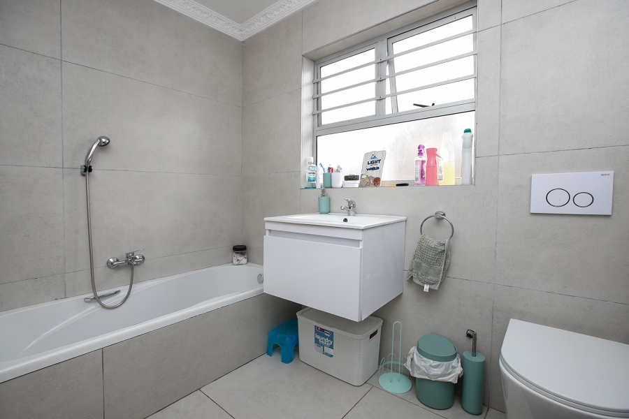 4 Bedroom Property for Sale in Marina Da Gama Western Cape